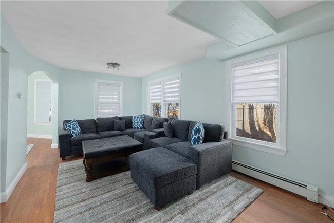 Building Photo - 206 Riverside Ave