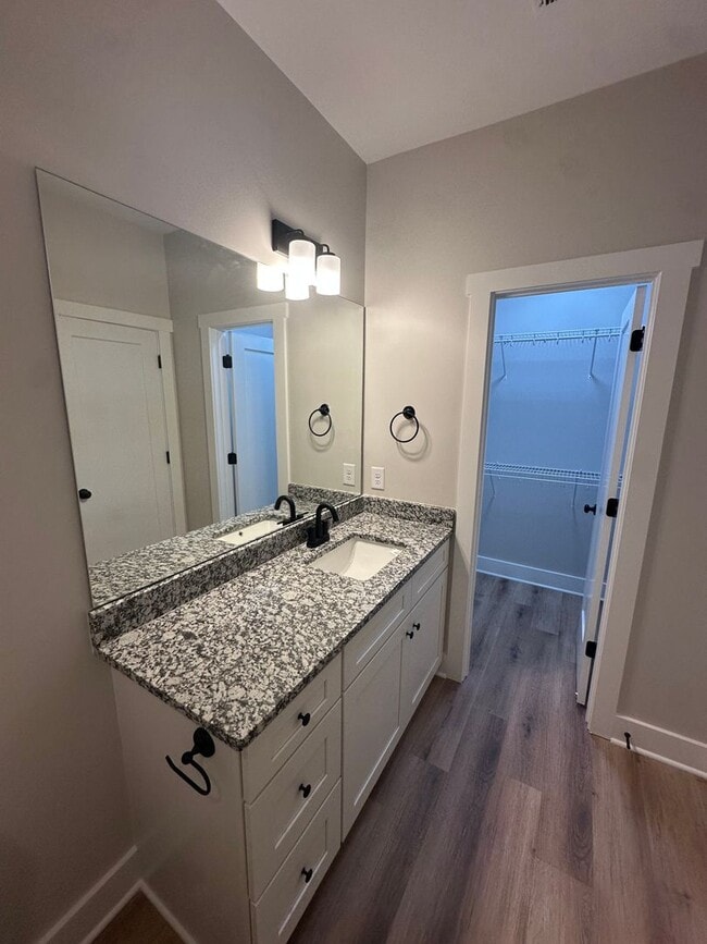Building Photo - BRAND NEW 3 Bedroom Apartment in Shelbyville!