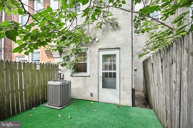 Building Photo - Modern 3-Bedroom Home Near University City...