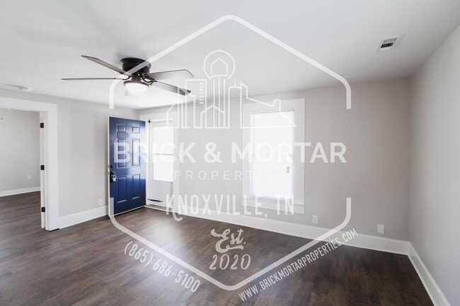 Building Photo - 404 E Emerald Ave