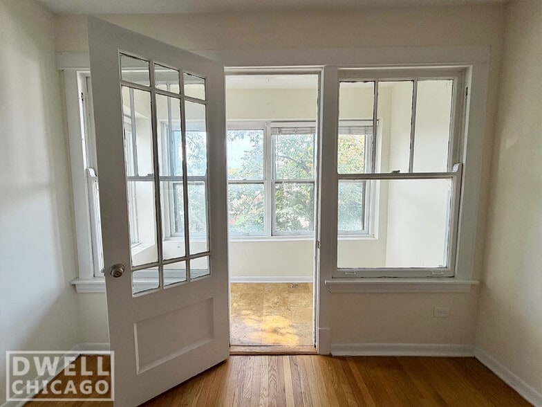 Building Photo - 3441 W Schubert Ave