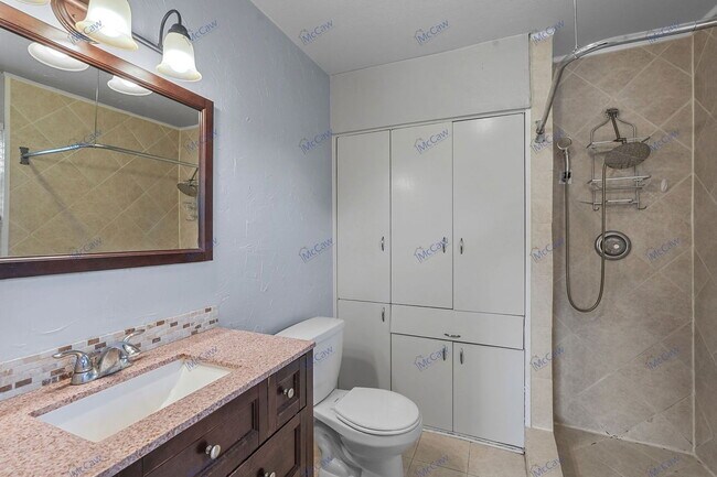 Building Photo - 1709 Ce Ora Dr