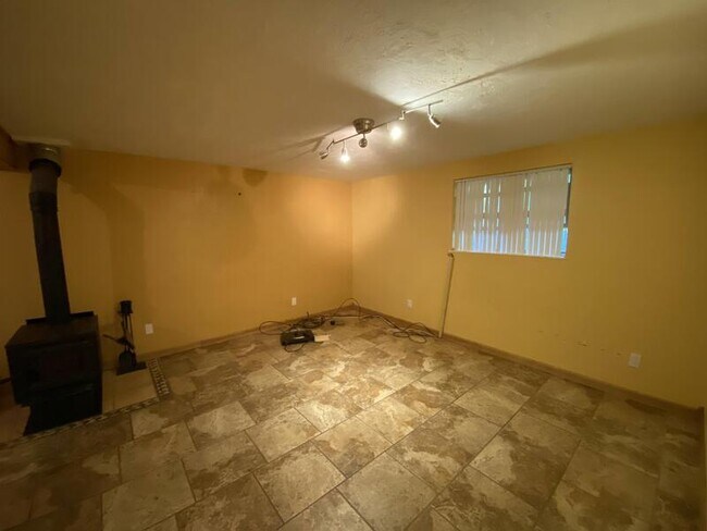 Building Photo - 2360 S 60th E