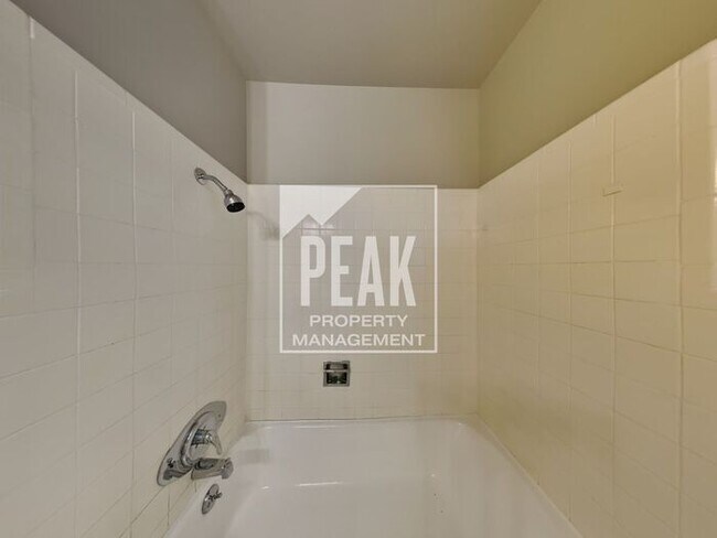 Building Photo - $1900 Charming 3/2 in Beautiful Wedgewood! Coming soon!