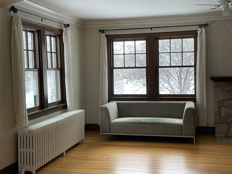 Living Room with park view - 4334 Drew Ave S