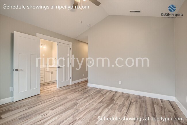 Building Photo - Modern 3-Bed/2.5bath Home with Bonus Space...