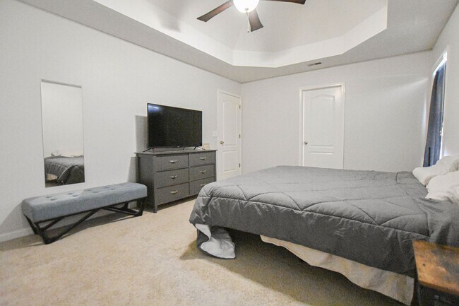 Building Photo - Pet Friendly in Sango!