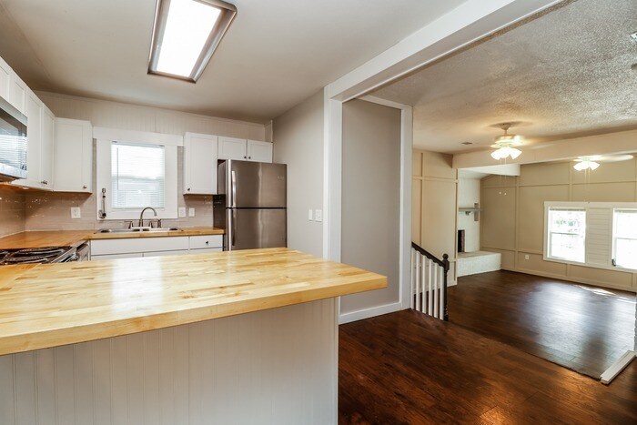 Building Photo - 1865 Jaywood Cir