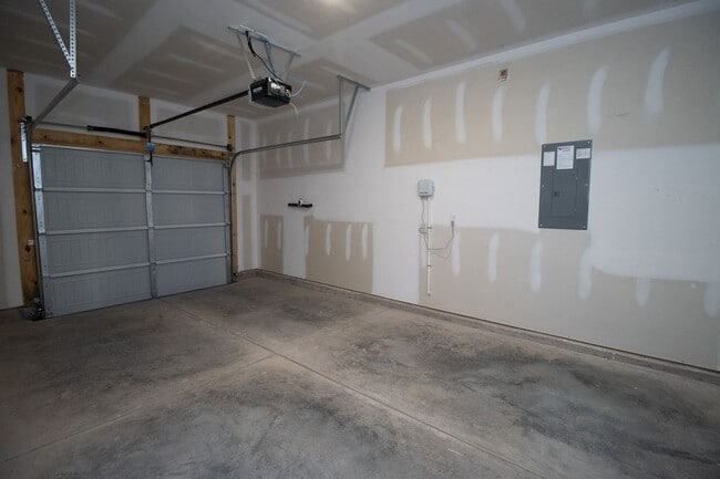 Building Photo - New 3-Bed, 2.5-Bath Home in Hopkins with M...