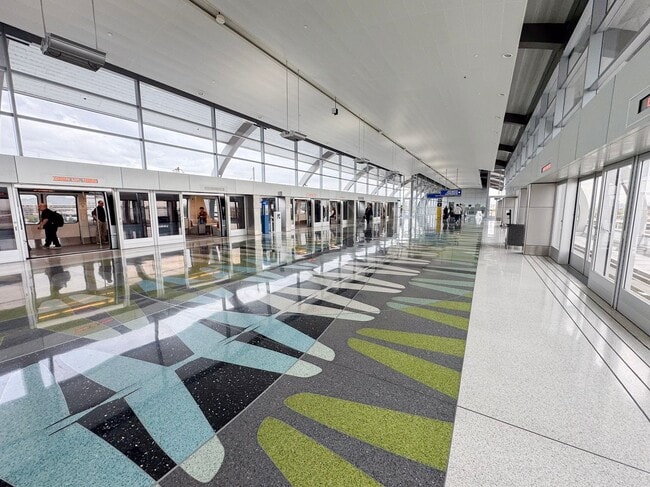 Building Photo - 1023