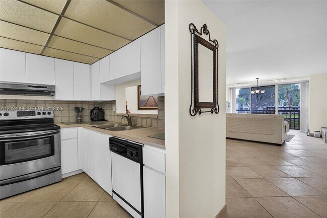 Building Photo - 10825 SW 112th Ave