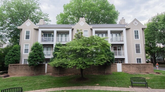 Building Photo - 244 S Cedar St