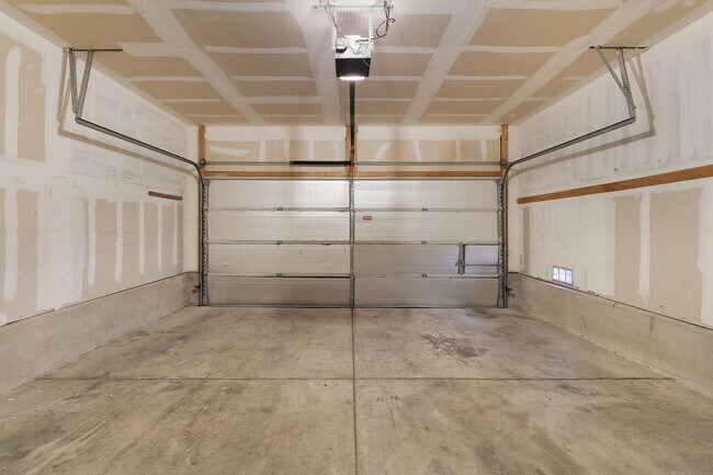 Building Photo - Highland Farms~Single Story 3 Bedroom with Study on Corner Lot