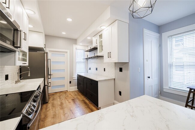 Building Photo - 222 Gregory St