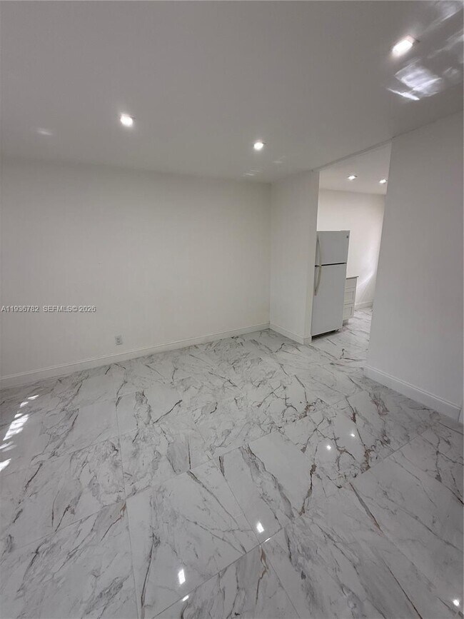 Building Photo - 505 N 24th Ave