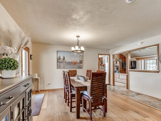 Building Photo - Fully Furnished Short Term Rental