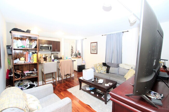 Building Photo - 2109 Spring Garden St