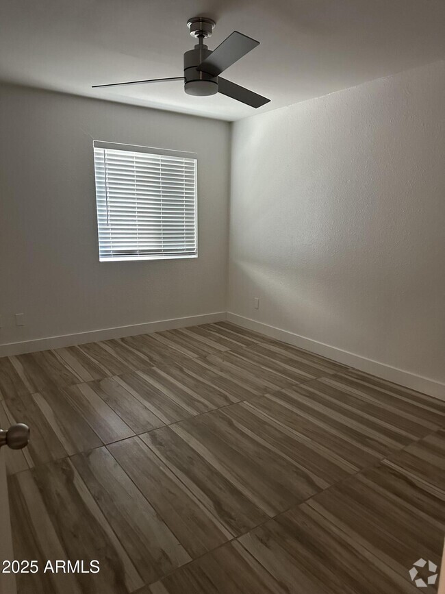 Building Photo - 4444 E Paradise Vlg Pkwy S