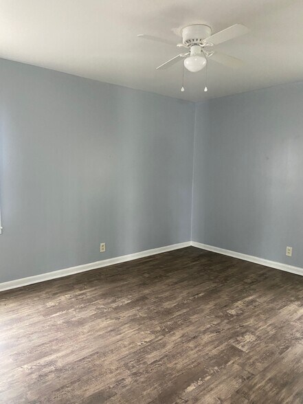 Building Photo - 228 15th Ave SW