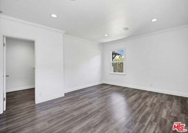 Building Photo - 23046 Leonora Dr