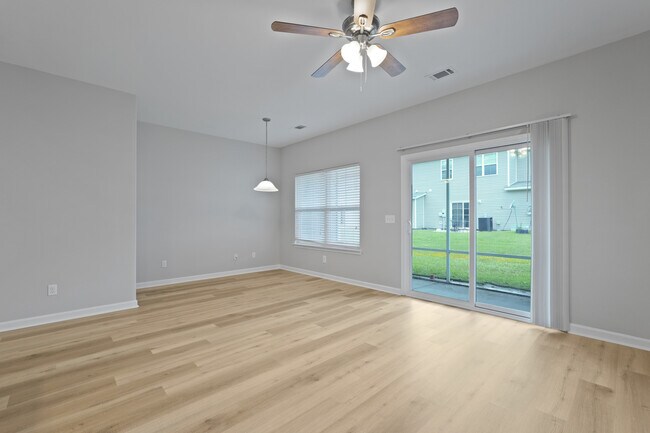 Building Photo - 10 Brown Thrasher Ct