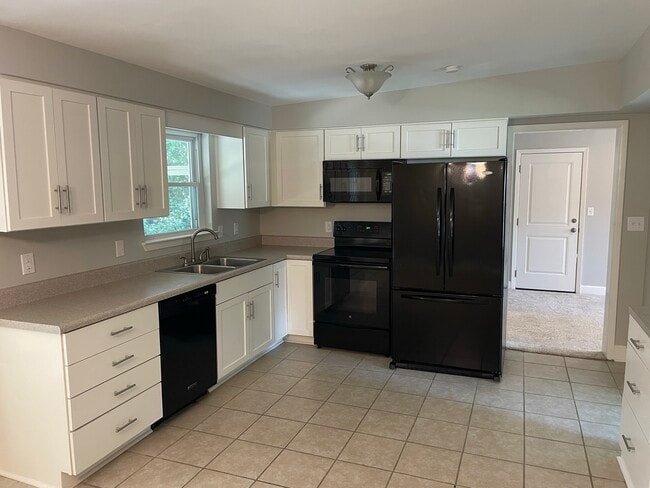 Building Photo - 3826 Arbutus Dr