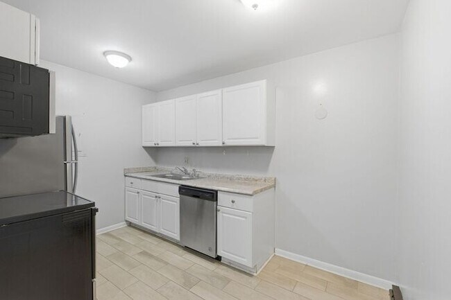 Building Photo - Hillsboro Village Modern 1BR - WALK TO VANDERBILT