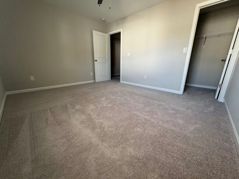 Building Photo - 2471 Hanover Woods Rd