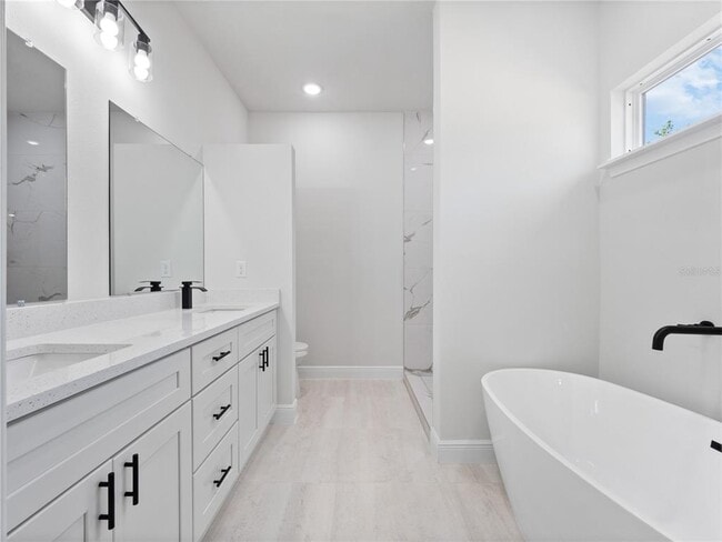 Building Photo - 560 Marion Oaks Golf Way