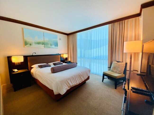 Building Photo - 6801 Collins Ave