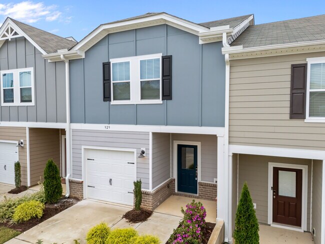 Building Photo - 929 Clearhaven Ln