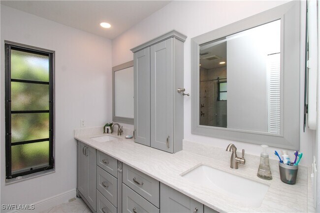 Building Photo - 213 Bay Meadows Dr