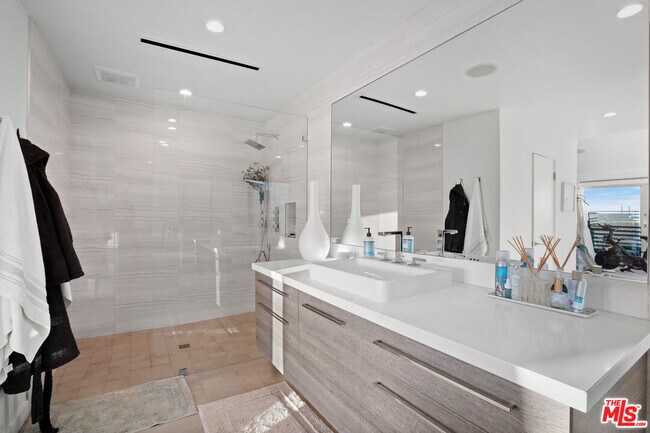 Building Photo - 30479 Morning View Dr