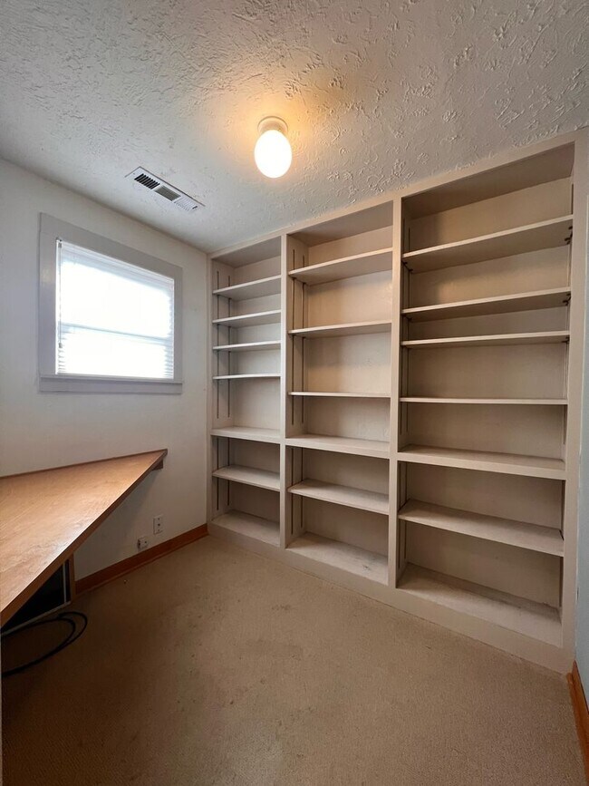 Building Photo - 509 Scenic Dr