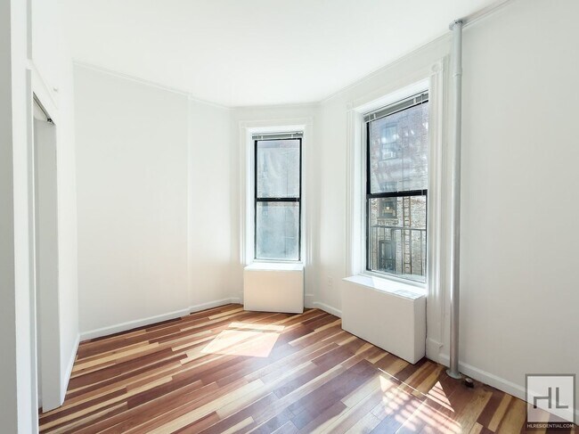 Building Photo - Massive Fort Greene 3-Bed 1-Bath / In Unit W&D / 2-Blocks to Fort Greene Park