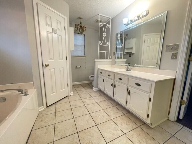 Building Photo - 5884 Alexandria Ln