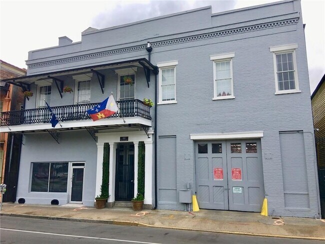 Building Photo - 1112 N Rampart St