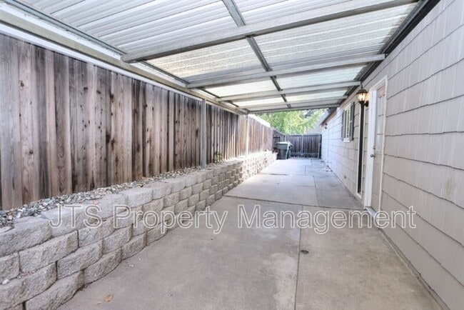 Building Photo - 9221 Rock Canyon Way