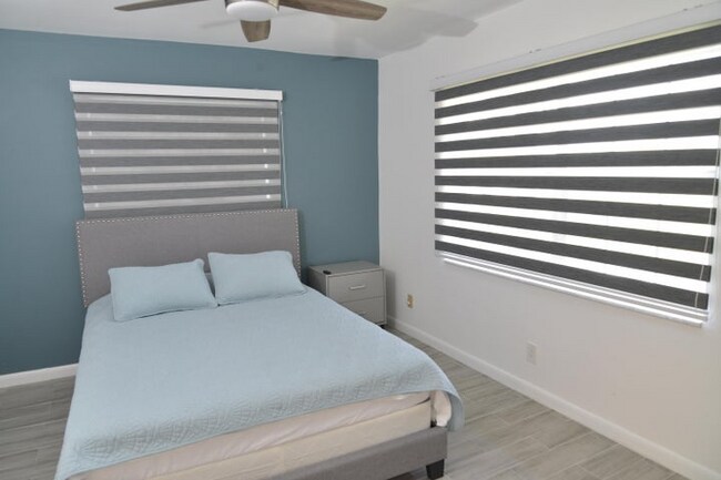 Building Photo - 5898 Via Delray Blvd