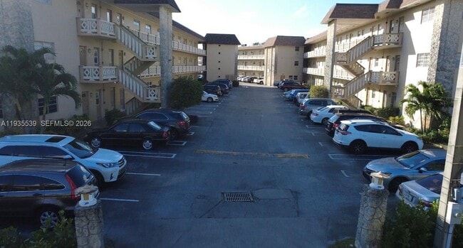 Building Photo - 5061 W Oakland Park Blvd