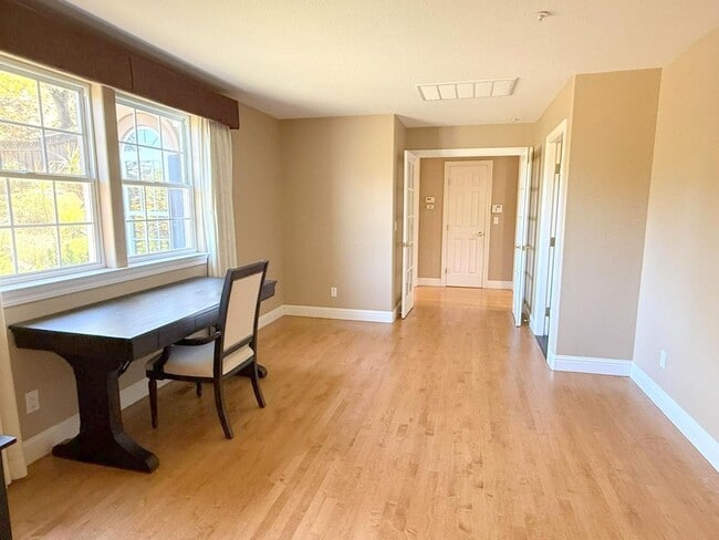 Building Photo - Westside Alamo Custom Estate With Beautifu...