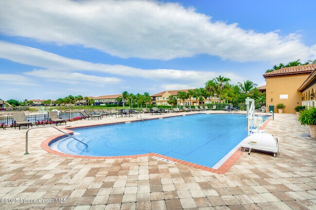 Building Photo - 724 Carlsbad Dr