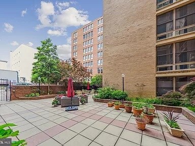 Picnic area at the back of the building - 1260 21st St NW