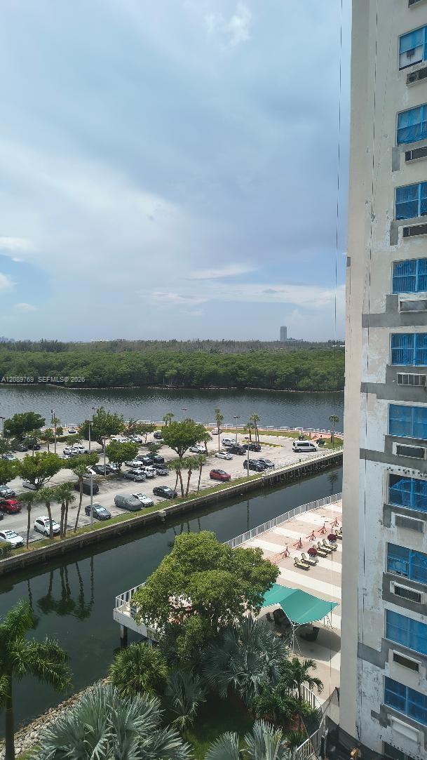 Building Photo - 400 Kings Point Dr