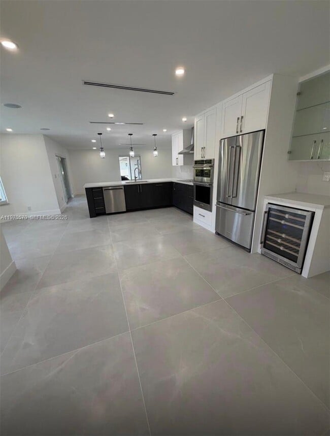 Building Photo - 801 Amherst Ave