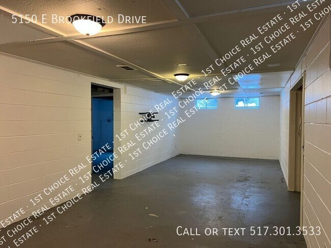 Building Photo - 5150 E Brookfield Dr