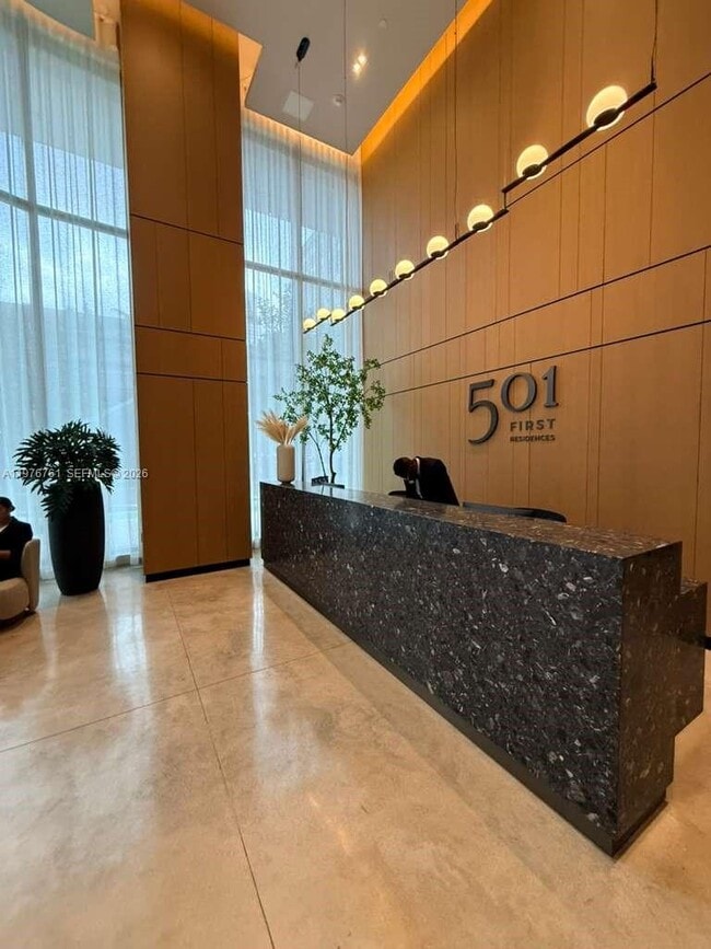 Building Photo - 121 NE 5th St