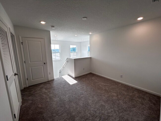 Building Photo - Brand New 4/3.5 Two Story Home with Loft. ...
