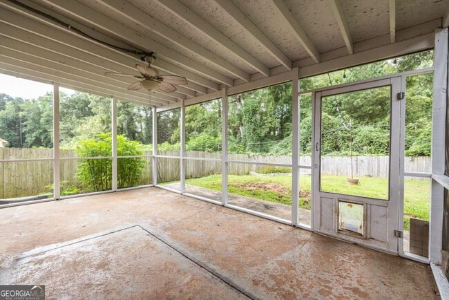 Building Photo - 2439 Parkland Dr