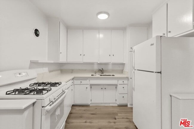 Building Photo - 11660 Chenault St